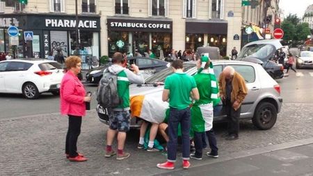 Opriți turneul, dați-le trofeul și învățați de la ei! Fanii irlandezi fac senzație la EURO. VIDEO | Imagini geniale: cum au încercat să adoarmă un bebeluș în autobuz și cum a ajuns poliția să cânte alături de ei