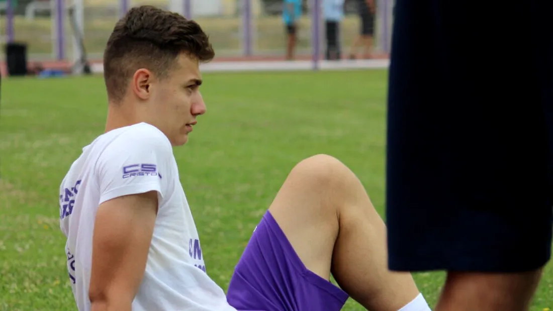 Fotbalistul Cosmin Huminic ajunge în arest preventiv, alături de ”tovarășul” cu care a bătut un tânăr din Timișoara! Polistul mai are un dosar penal pe rol!