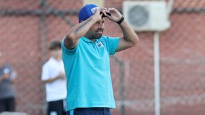 Florin Maxim a trecut cu vederea gafa care a costat-o victoria cu Ceahlăul pe Corvinul. Antrenorul vorbește despre un ”punct zero” în care se află echipa sa