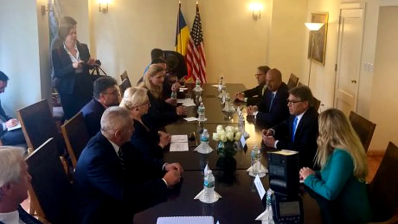 Viorica Dăncilă, întrevedere cu secretarul american Rick Perry. A fost semnat memorandumul privind cooperarea în domeniul nuclear civil