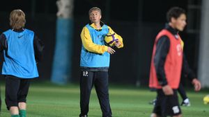 Cazarma "Bursucului". Dan Petrescu a închis primul antrenament la ASA. Mureșenii au pierdut un jucător de națională