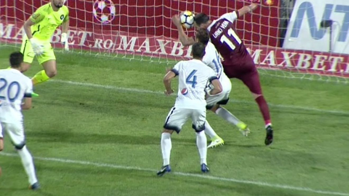 Uite golul, nu e golul. Marius Avram i-a interzis "dubla" lui Urko Vera la debutul în Liga 1, după un moment ciudat. FOTO | Cea mai controversată fază din CFR - Viitorului