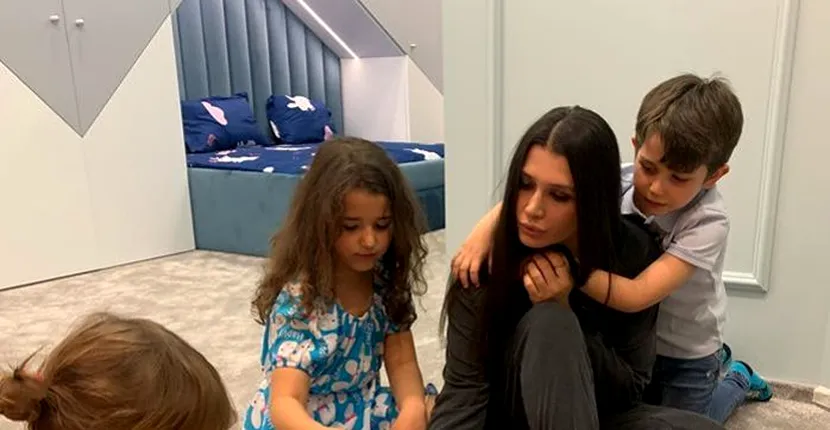 Elena Băsescu, imagine emoționantă de Paște cu cei trei copii