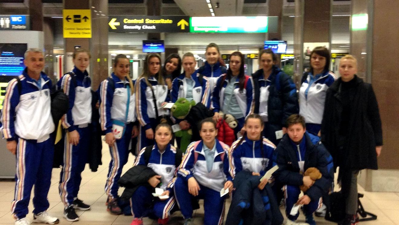 România atacă Mondialul Școlar de handbal de la Rouen cu eleve "călite" la cluburile de juniori din Capitală. CSM București asigură grosul lotului, inclusiv cu două handbaliste de echipă națională