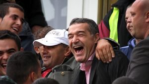 Becali a încercat să facă un transfer de senzație!** A vrut să aducă la Steaua unul dintre simbolurile Rapidului: "Vino, mă, la mine! Copos nu are să-ți dea 2.000 de euro pe lună"