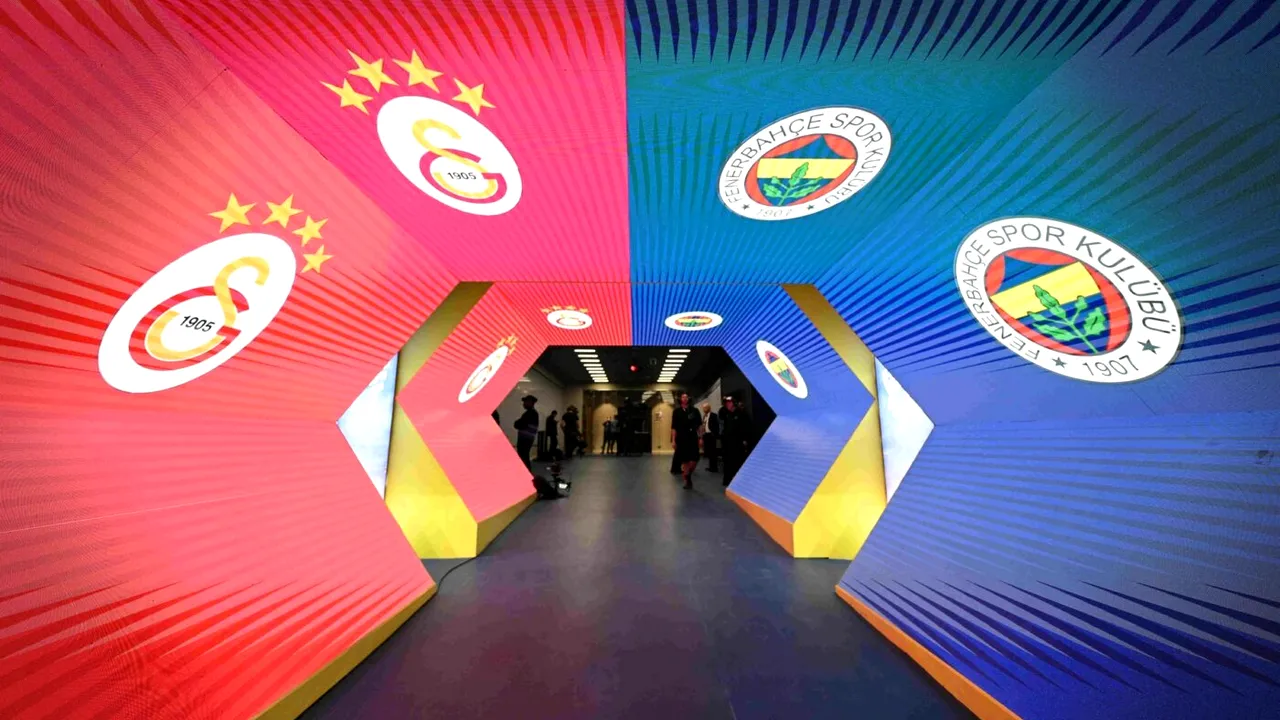 Scandal internațional între Turcia și Arabia Saudită: Supercupa dintre Fenerbahce și Galatasaray a fost anulată! Fotbaliștii au vrut să intre pe teren cu chipul lui Mustafa Kemal Ataturk, considerat „trădătorul lumii musulmane”, și au declanșat haosul