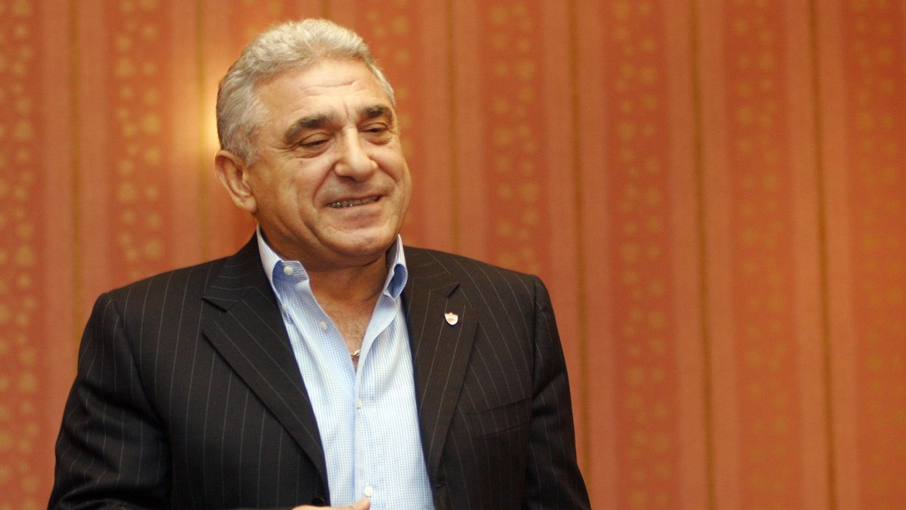 „Tu ştii cu cine ne întâlnim acolo?”. Giovanni Becali s-a enervat când a văzut, pe aeroport, cum e îmbrăcat Daniel Stanciu şi l-a trimis să-şi cumpere costum de 2.000 de dolari