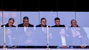 Percheziții la conacul care ar aparține președintelui Federației! Procurorii au descoperit 45 de mașini și motociclete de lux