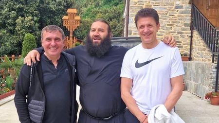 Imaginile care vor deveni virale și la care și Gigi Becali ar da like: Gică Hagi, Ianis Hagi, Gică Popescu, Nicolas Popescu și „Cobra” Adrian Ilie s-au curățat de păcate la Muntele Athos | FOTO