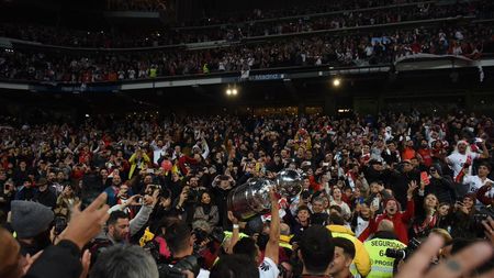 River Plate învinge Boca Juniors, 3-1 pe "Santiago Bernabeu", și câștigă pentru a patra oară Copa Libertadores! „Milionarii" au întors scorul în fața "gunoierilor" după un meci dramatic decis în prelungiri