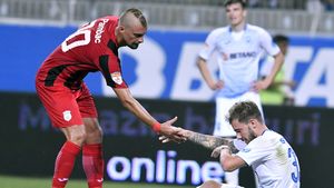 Gabi Tamaș le-a făcut pe toate, pe teren și-n afara gazonului, însă la tabietul ăsta nu a putut renunța nici sub amenințarea amenzilor. „Are o boală”. „Ții minte când am pus mingea și am dat-o peste tribună, fix în cimitir?” EXCLUSIV