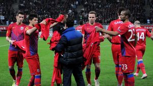 Fotbalistul rămas în memoria fanilor Stelei pentru lovitura de kung-fu cere primirea lui FCSB în Ghencea: „Să joace și ei acolo!”