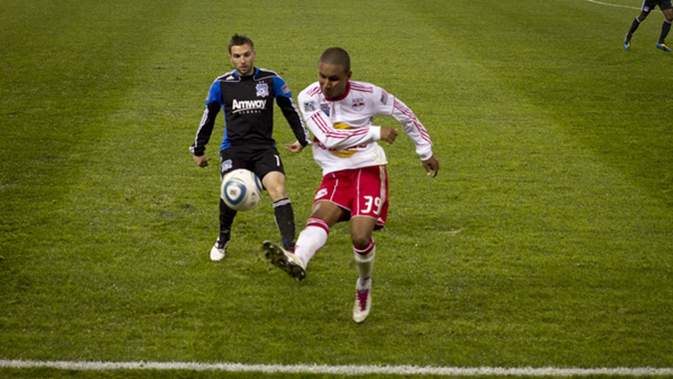 VIDEO Juan Agudelo, pe urmele lui Henry!** VEZI execuția ce amintește de perioada de glorie a "tunarului" Thierry