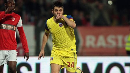 Golurile cu Dinamo au fost doar începutul pentru Rusescu: "Va mai crește!" Ilie Stan dezvăluie care e cel mai mare defect al vârfului