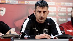 Ionel Dănciulescu anunță de ce echipa lui Nicolae Badea nu poate deveni noua Dinamo: „Suporterii se vor identifica doar cu echipa din Liga 2!”. În ce măsură poate Clubul Sportiv să se implice: „Am vrut mereu să ajutăm”