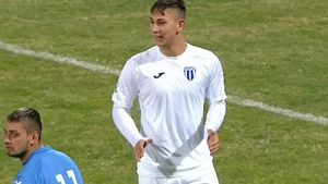 Fotbalistul interzis în Liga 1 pentru că e prea tânăr a debutat în Cupă! Noua "minune" a Craiovei are doar 15 ani și a prins primele minute pentru echipa lui Mulțescu