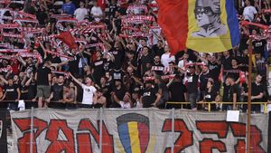 Scandal între fanii lui Dinamo după plecarea lui Mircea Rednic! „Timpul ultrașilor, al acestor golănași de doi lei, a apus. Cei din PCH au făcut numai prostii"