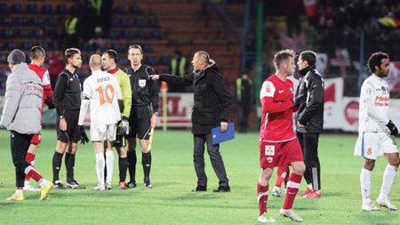 "Mafie! Bătaie de joc! Hoție!"** Dinamo și CFR, acuzate că au câștigat cu ajutorul arbitrilor