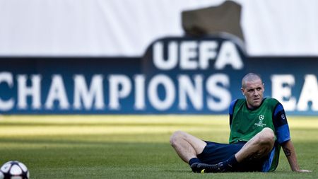 VIDEO Cum a încercat un jucător să "fenteze"** regulamentul FIFA după ce a înscris și și-a aruncat tricoul în peluză