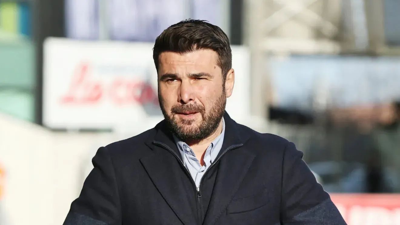 Fostul coleg al lui Adrian Mutu, ridicat de mascați pentru un prejudiciu imobiliar de 7.000.000 de euro! Cum ar fi fost păcăliți clienții din Iași