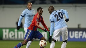 Valencia l-a transferat pe Eliaquim Mangala, de la Manchester City