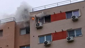 Incendiu în blocurile pe care le-ar deține Ionuț Negoiță, fostul patron de la Dinamo! Pompierii au intervenit de urgență | VIDEO