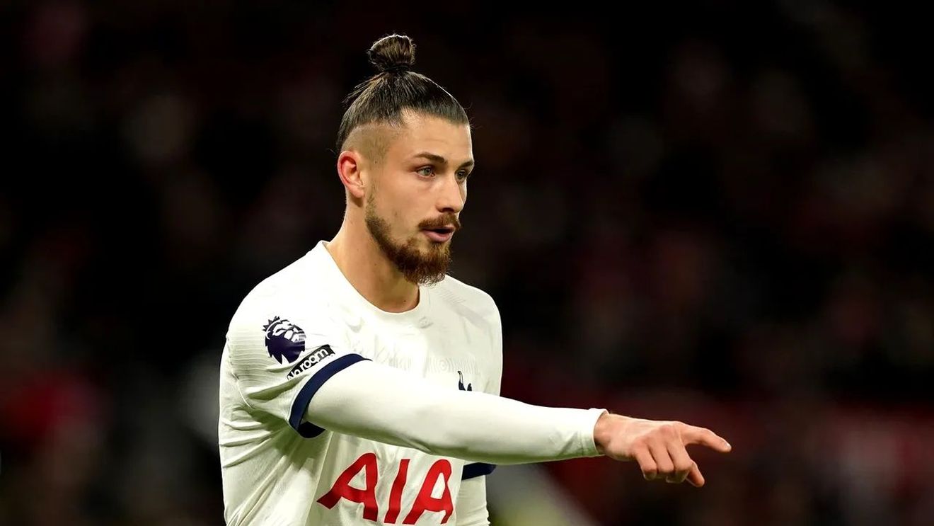 Transferul care îi poate schimba definitiv destinul lui Radu Drăgușin. AC Milan negociază pentru apărătorul lateral al lui Tottenham, iar Ange Postecoglou va putea trece la următorul nivel