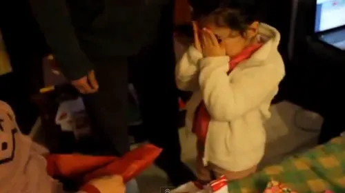 VIDEO! Cea mai simpatică reacție de Crăciun! O fetiță care ține cu Benfica a primit un tricou al lui FC Porto. Dezamăgirea ei este de nedescris :)