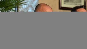 Mititelu nu a mai rezistat în timpul meciului CSU Craiova - Steaua. 
A pus mâna pe telefon și i-a scris lui Argăseală. Mesajul e senzațional