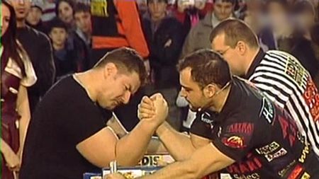 VIDEO** Oncescu a învins 300 de oponenți la skandenberg