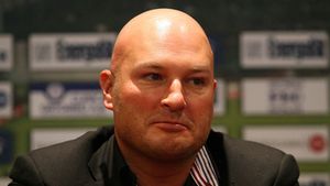 Paszkany lansează contraatacul:** "Dinamo e obișnuită să nu li se acorde două cartonașe roșii și un penalty adversarilor! Astăzi nu au avut 'ajutoare' și le-a fost mai greu!"