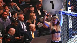 Donald Trump a asistat la o gală UFC unde s-a luptat cu titlul pe masă. Cum a reacționat mulțimea când controversatul președinte și-a făcut apariția