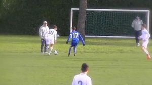 La 15 ani driblează mai bine ca Messi la 25!** VIDEO INCREDIBIL Noul star din fotbalul mondial e în curtea lui Milan: "diavolii" vor să schimbe regulile din Serie A pentru el