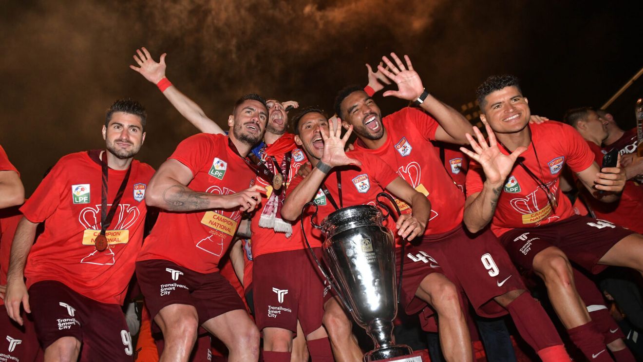 10 motive pentru care CFR Cluj a câștigat titlul de campioană în fața celor de la FCSB. Cum a făcut diferența echipa pregătită de Dan Petrescu | ANALIZĂ