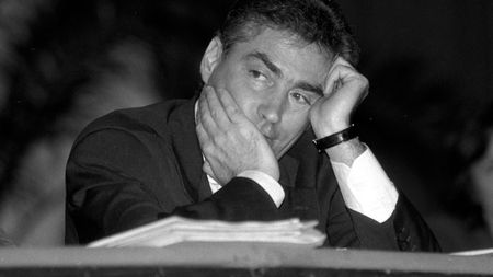 Cândva, în decembrie: 1989-2014. Ziua în care Steaua și Dinamo trebuiau să dispară. Petre Roman a ordonat demilitarizarea celor două cluburi. Mircea Pascu, șeful de atunci al FRF: "Era vorba de desființarea lor"

