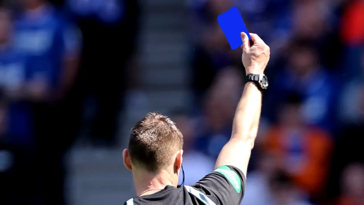 Ce este cartonașul albastru care revoluționează fotbalul mondial, inclusiv Superliga României. Cine îl primește, de ce și ce se întâmplă apoi cu jucătorul penalizat