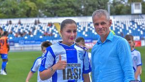 Andreea Prisăcariu a dat lovitura de începere la amicalul Poli Iași – Știința Miroslava. ”Eu sunt dinamovistă, dar am venit special pentru ei acum”