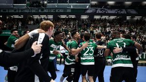 Dinamo, înfrângere dramatică pe terenul lui Sporting în EHF European League și accidentare gravă a vedetei! Obiectivul lui Xavi Pascual este în pericol. Constanța, aproape de o minune cu Fuchse Berlin