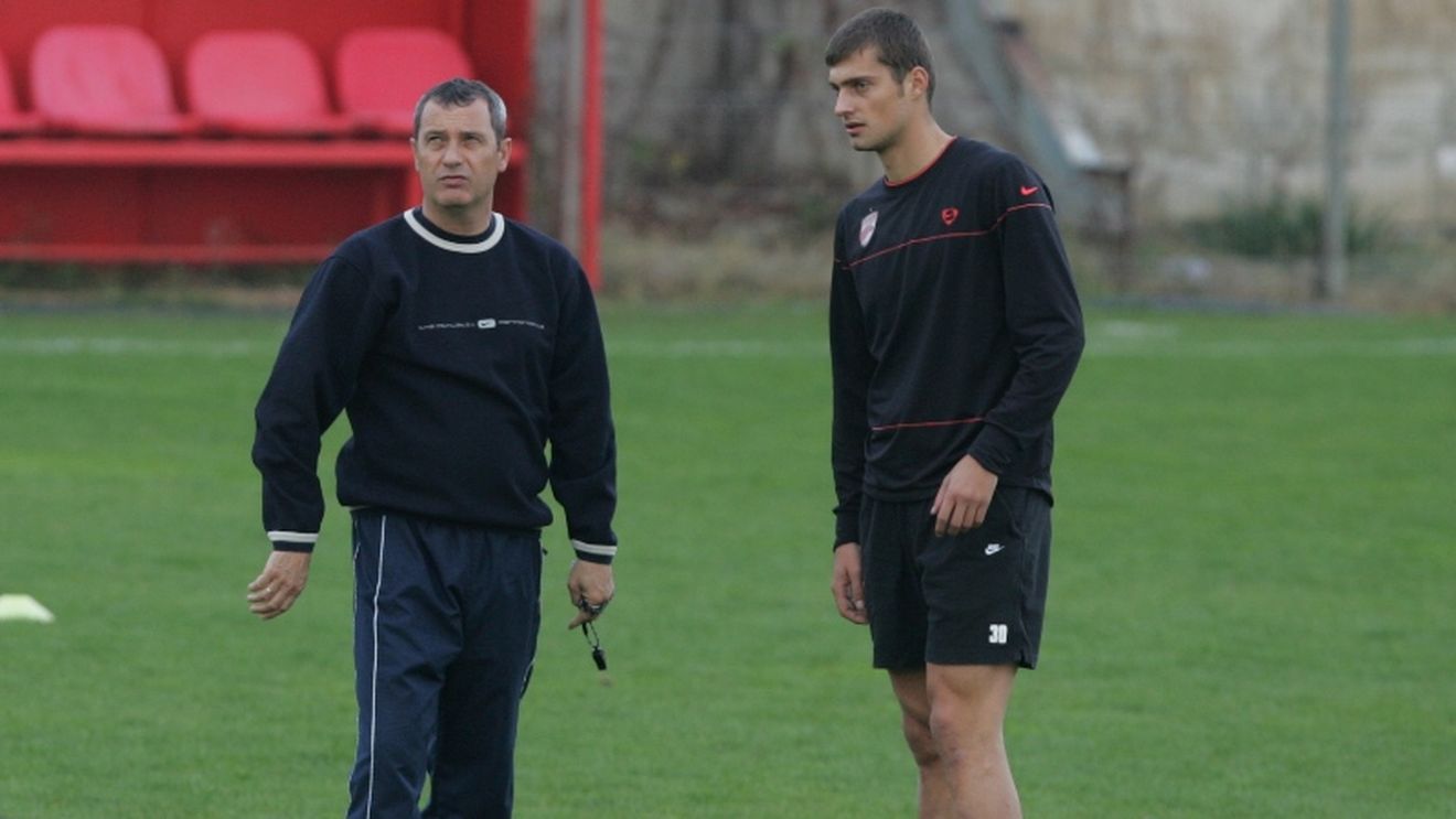 "Rămân la Dinamo doar dacă pleacă Rednic!"**