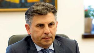 Ionuț Lupescu dă de pământ cu șefii lui Dinamo, dar îi apără pe fani: „Acest club a fost tâlhărit! DDB, singura soluție pentru Liga 2!”