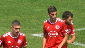 Dragoș Nedelcu, probleme după debutul la Fortuna Dusseldorf. Antrenorul nemților, nemulțumit! „A fost o măsură de precauție!”