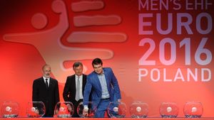 Campionatul European de handbal masculin din 2018 va avea loc în Croația. Cel feminin se va disputa în Franța