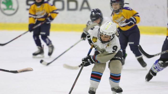 400 de copii, 32 de echipe și două zile de hochei la Kids Cup 2026. Micii sportivi au făcut spectacol pe gheața Patinoarului Allianz-Țiriac Arena, la cea de-a doua ediție a turneului de hochei organizat de Fundația Țiriac, dedicat echipelor U7, U9 și U11