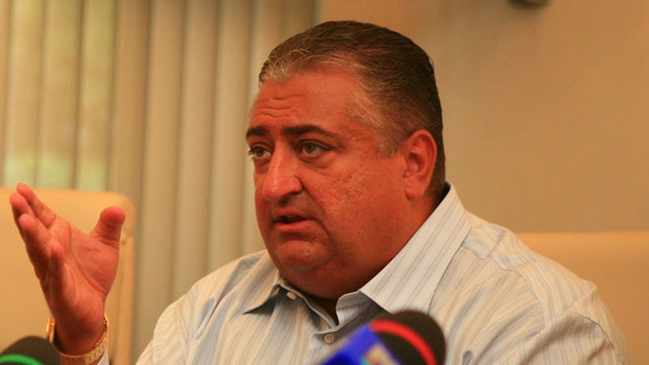 "Suntem în negocieri cu câțiva antrenori!** Echipa ar putea pleca în cantonament fără 'principal'!"