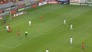 Cu așa ceva te întâlnești mai rar! Ștefan Baiaram, ratarea sezonului cu FCSB! Mingea a lovit ambele bare ale porții lui Andrei Vlad | FOTO