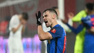 Darius Olaru, distrus de un fost oficial de la FCSB. „Greșește foarte mult, are o problemă psihică!”