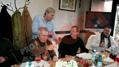 FOTO** Moș Crăciun a colindat ‘Maxima’! Foștii mari fotbaliști ai Craiovei au petrecut la un restaurant din Bănie