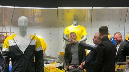 Glume între angajații FRF la inaugurarea magazinului propriu! Cum s-a distrat Edi Iordănescu pe seama lui Stoichiță: „Nea Mihai, ia ce vrei" | FOTO & VIDEO