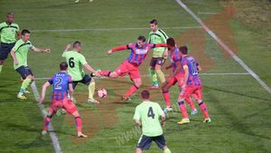 Reghecampf: "Au fost momente când o echipă deja retrogradată ne-a pus probleme". Fanii Stelei vor stabili unde se va sărbători titlul 