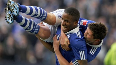 Tare! Huntelaar a fost uitat la stadion și Poliția l-a dus la aeroport!** Cum se justifică nemții de la Schalke: "Cred că o persoană a fost numărată de două ori" :)